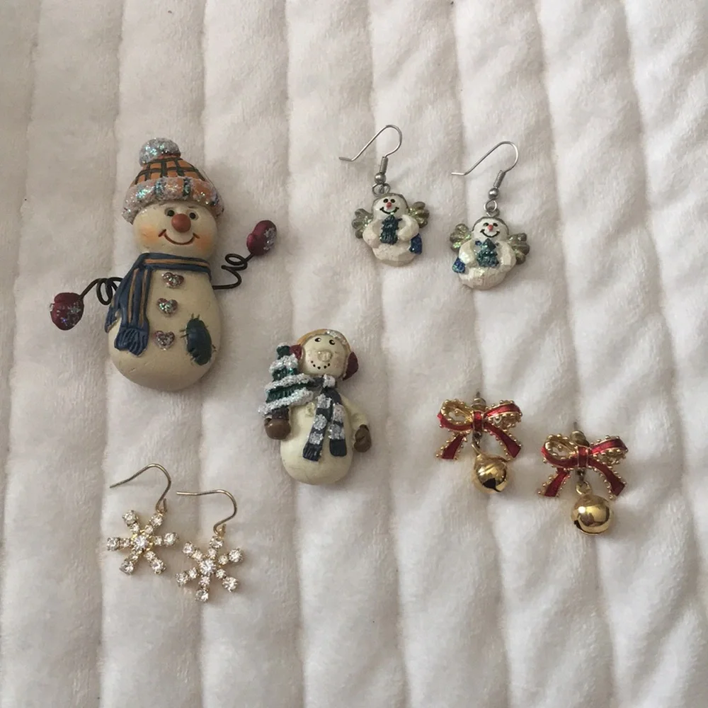 Christmas Holiday pins and earrings - Picture 2 of 8